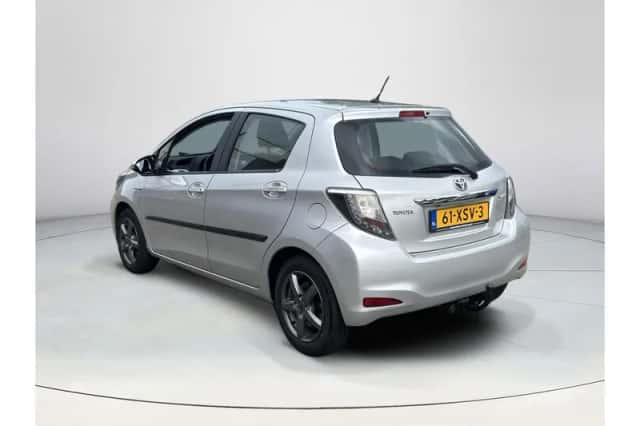 Toyota Yaris (2012) thumbnail 3