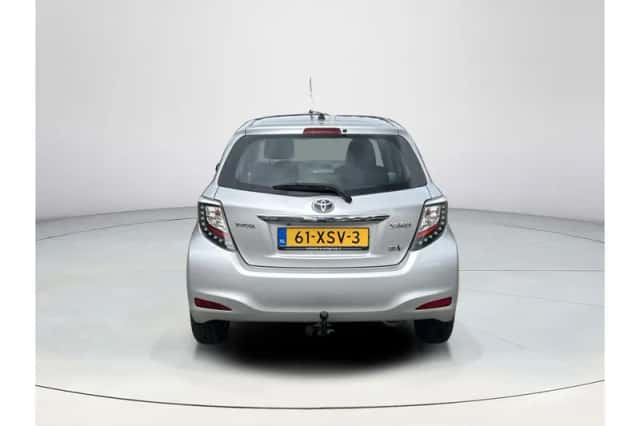 Toyota Yaris (2012) thumbnail 4