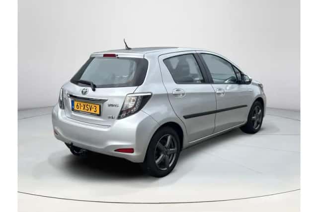 Toyota Yaris (2012) thumbnail 5