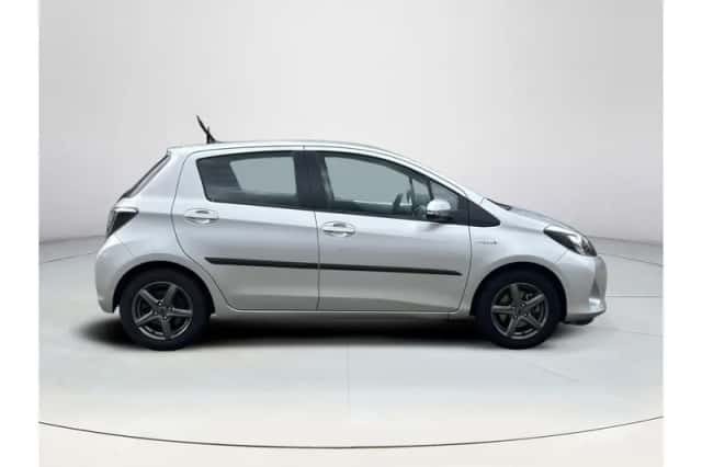 Toyota Yaris (2012) thumbnail 6