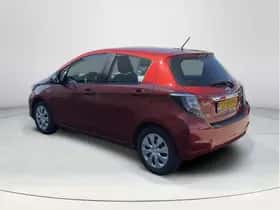 Toyota Yaris (2012) thumbnail 4