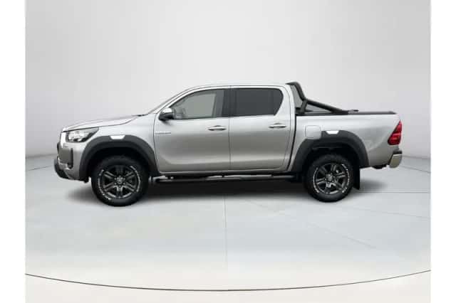 Toyota Hilux (2024) thumbnail 2