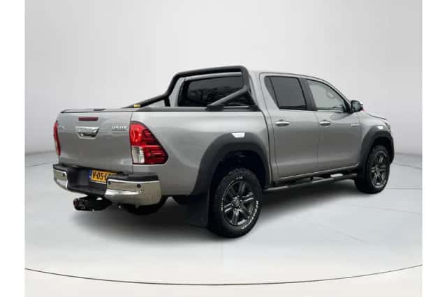 Toyota Hilux (2024) thumbnail 5