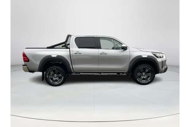 Toyota Hilux (2024) thumbnail 6