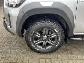 Toyota Hilux (2024) thumbnail 9