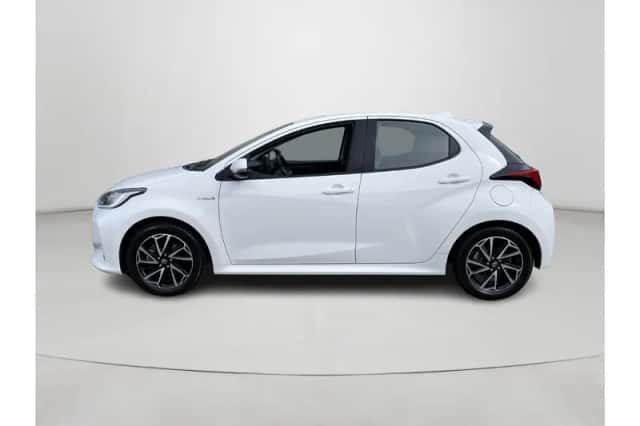 Toyota Yaris (2021) thumbnail 2