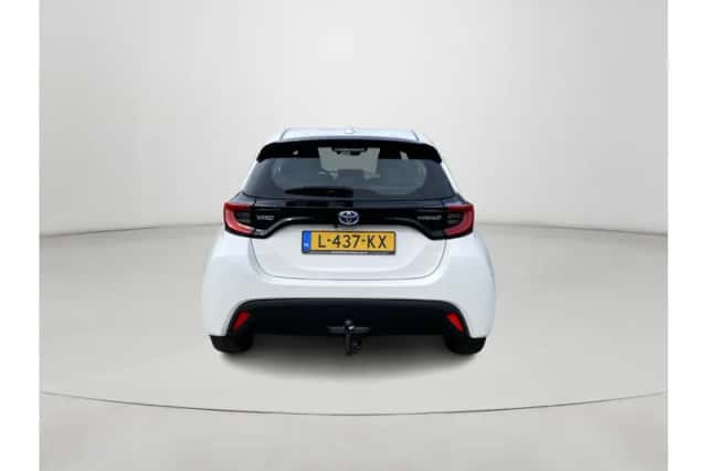 Toyota Yaris (2021) thumbnail 4
