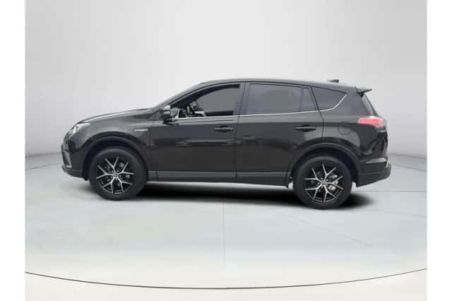 Toyota RAV4 (2016) thumbnail 2