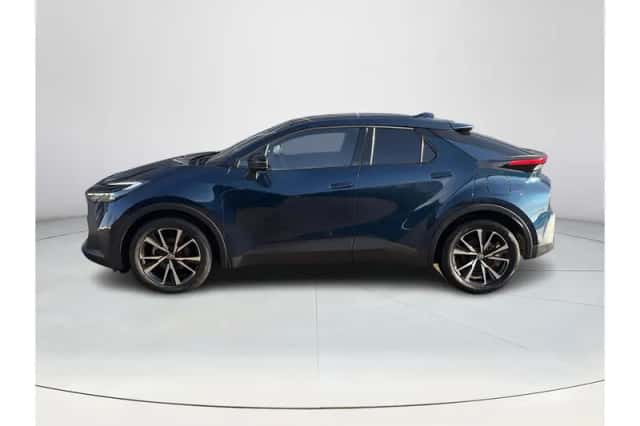 Toyota C-HR (2025) thumbnail 2