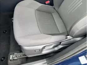 Toyota C-HR (2025) thumbnail 13