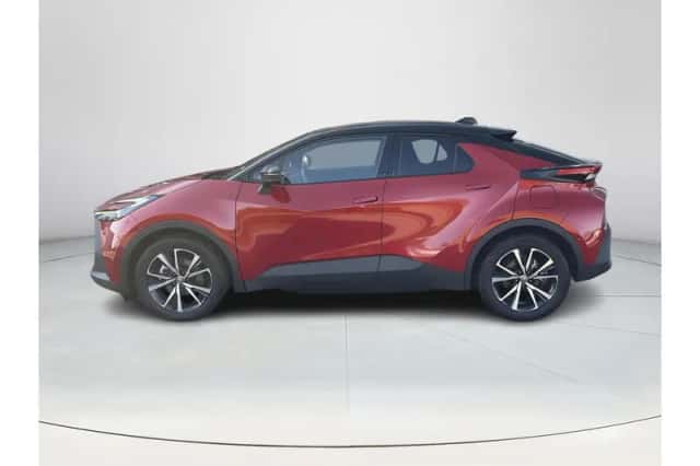 Toyota C-HR (2025) thumbnail 2