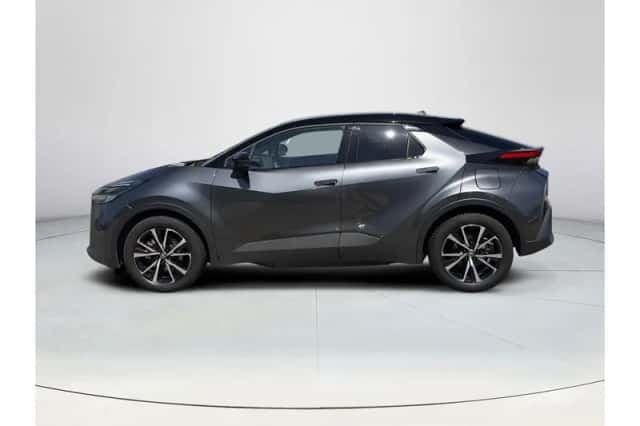 Toyota C-HR (2025) thumbnail 2