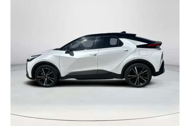 Toyota C-HR (2025) thumbnail 2