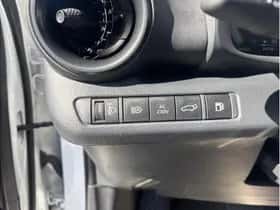 Toyota C-HR (2025) thumbnail 12