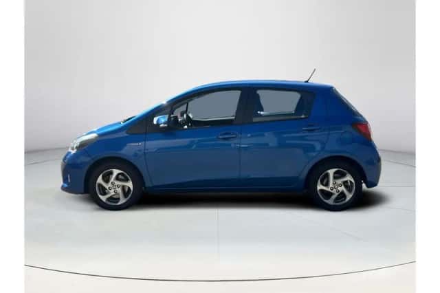 Toyota Yaris (2016) thumbnail 2