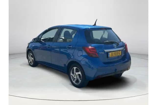 Toyota Yaris (2016) thumbnail 3