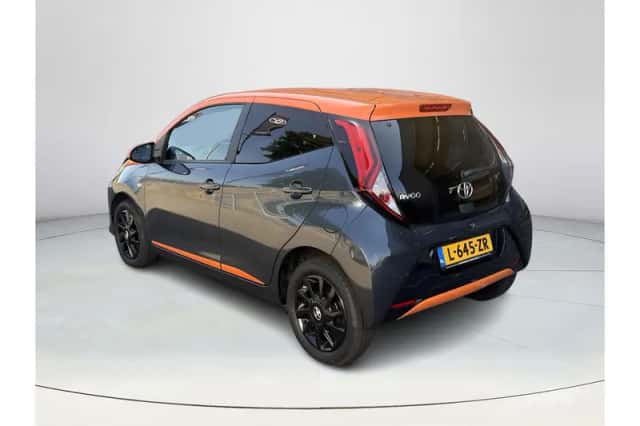 Toyota Aygo (2021) thumbnail 3
