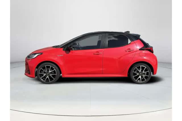 Toyota Yaris (2021) thumbnail 2
