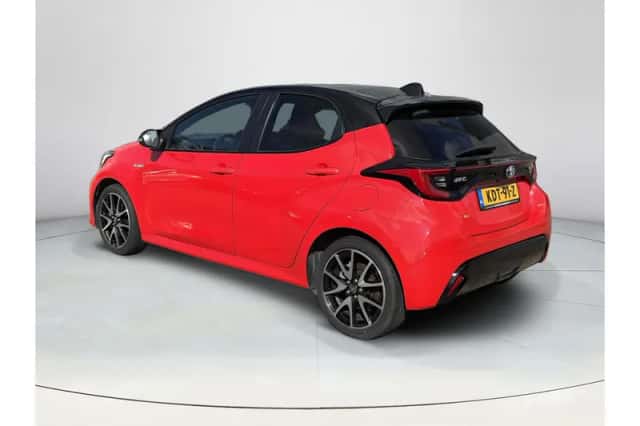 Toyota Yaris (2021) thumbnail 3