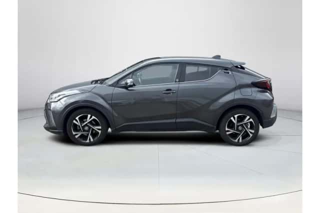 Toyota C-HR (2023) thumbnail 2