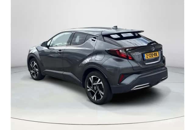Toyota C-HR (2023) thumbnail 3