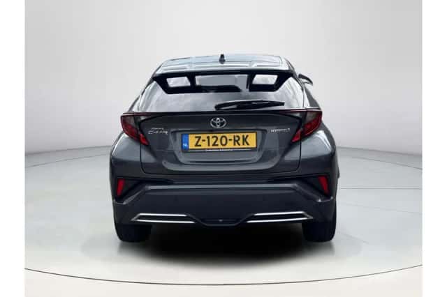 Toyota C-HR (2023) thumbnail 4