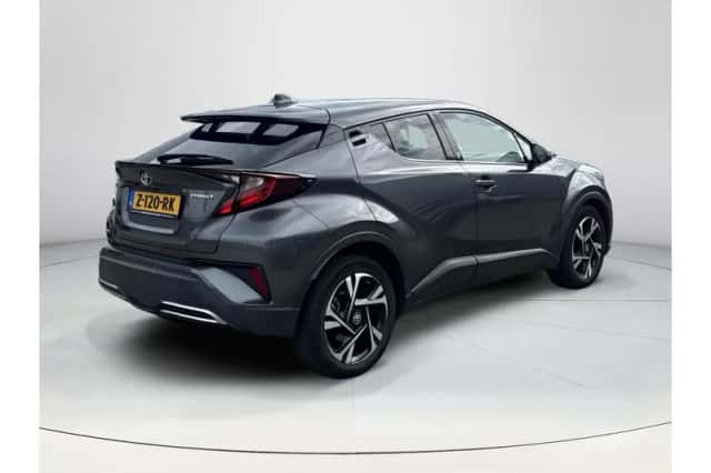 Toyota C-HR (2023) thumbnail 5