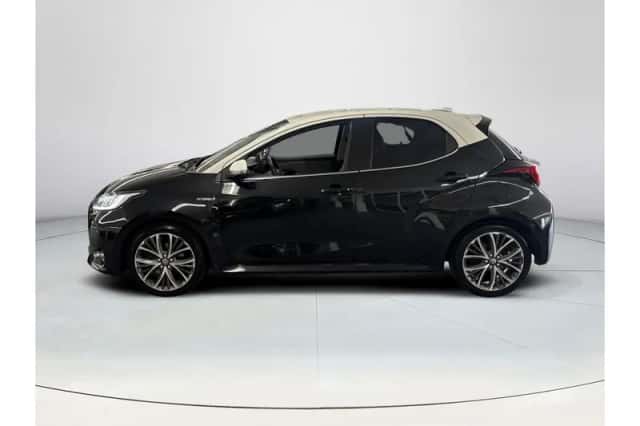 Toyota Yaris (2022) thumbnail 2