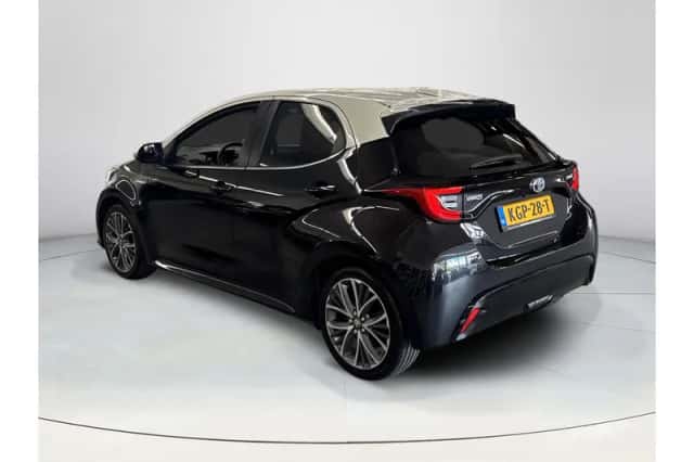 Toyota Yaris (2022) thumbnail 3