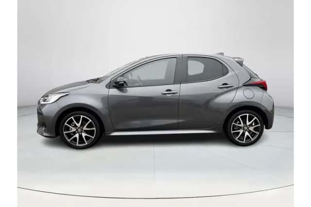 Toyota Yaris (2022) thumbnail 2