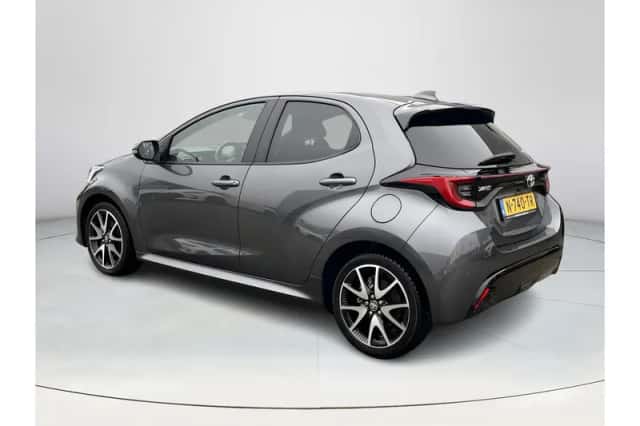 Toyota Yaris (2022) thumbnail 3