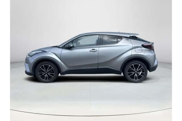 Toyota C-HR (2017) thumbnail 2