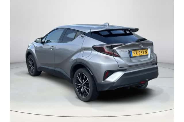Toyota C-HR (2017) thumbnail 3