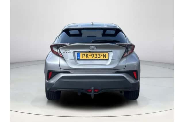 Toyota C-HR (2017) thumbnail 4