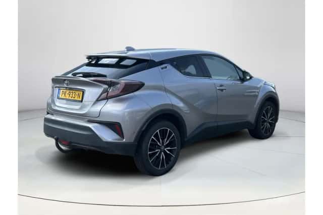 Toyota C-HR (2017) thumbnail 5