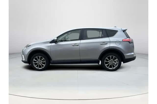 Toyota RAV4 (2017) thumbnail 2