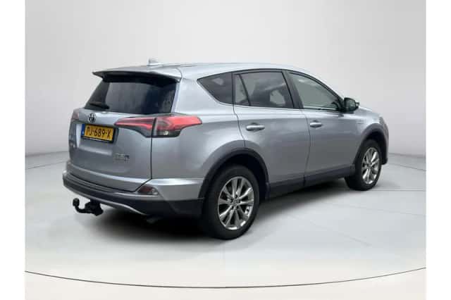 Toyota RAV4 (2017) thumbnail 5