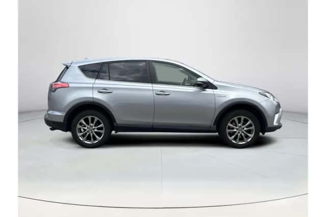 Toyota RAV4 (2017) thumbnail 6