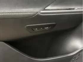 Toyota C-HR (2025) thumbnail 12