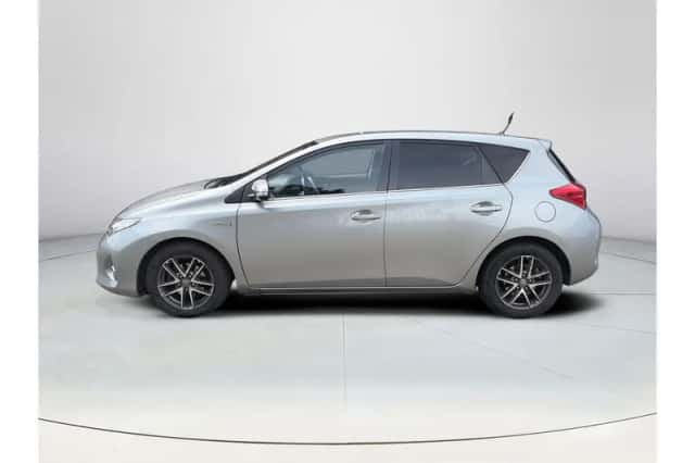 Toyota Auris (2014) thumbnail 2