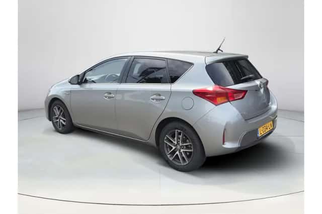 Toyota Auris (2014) thumbnail 3