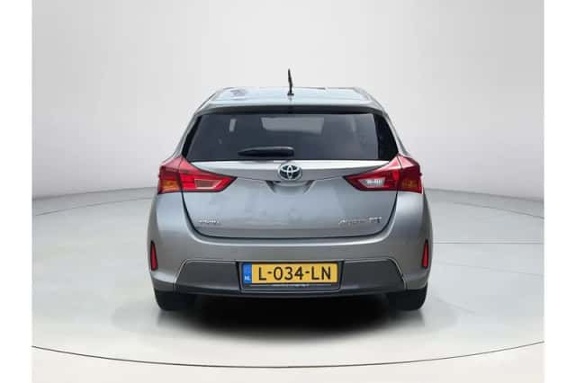 Toyota Auris (2014) thumbnail 4