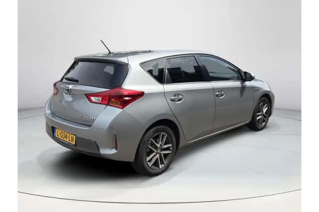 Toyota Auris (2014) thumbnail 5