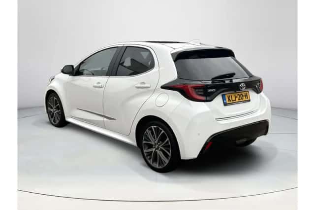 Toyota Yaris (2023) thumbnail 3