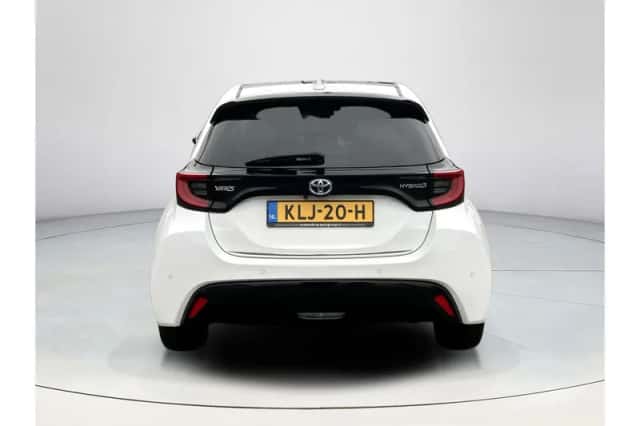 Toyota Yaris (2023) thumbnail 4