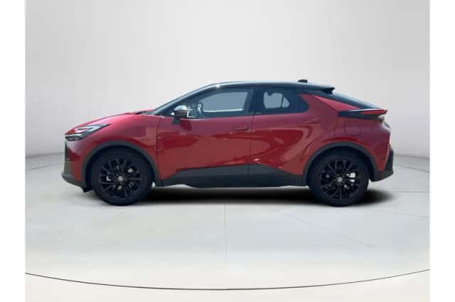 Toyota C-HR (2025) thumbnail 2