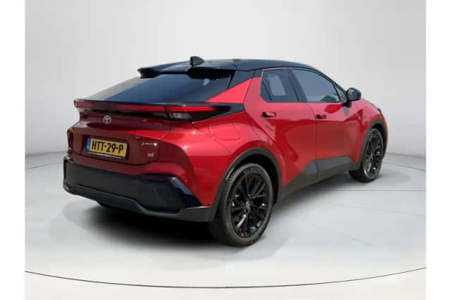 Toyota C-HR (2025) thumbnail 5