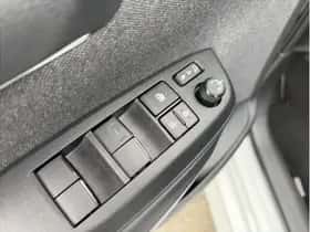 Toyota Yaris (2022) thumbnail 16