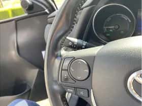 Toyota Auris (2016) thumbnail 13