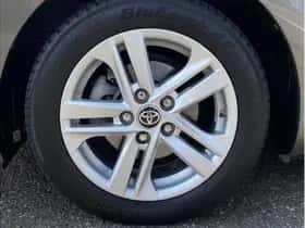 Toyota Auris (2016) thumbnail 9